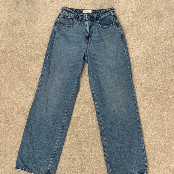 Abercrombie & Fitch Curve Love High Rise Loose Jean - Medium Wash - Picture 3 of 7